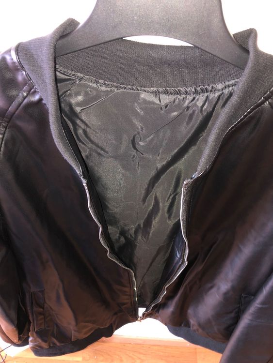 Giacche: Schwarze Kunstleder Jacke, Top Zustand, Grösse L – Nuovo (secondo la descrizione) da Flumenthal venduto da joh_t8ny 2