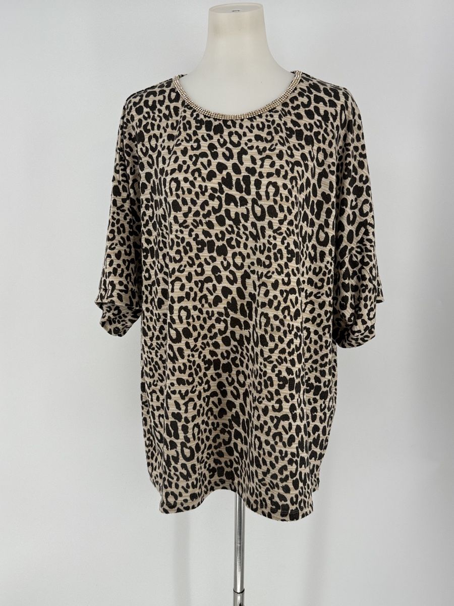 Pullover & Sweatshirts: Kurzarm Pullover Gr. XXL Leo-Muster mit Strasssteinen  – Gebraucht aus Auenstein von moin.
