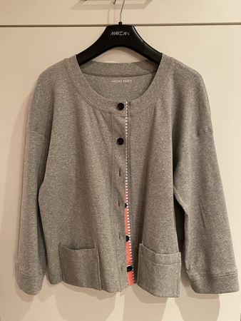 Marc Cain Strickjacke grau mit  aparter Knopfleiste Gr.38
