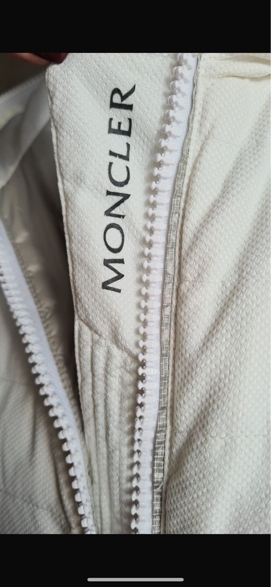 Moncler Gilets & Westen: Gilet von Moncler – Gebraucht aus Widnau von Sheleila 3