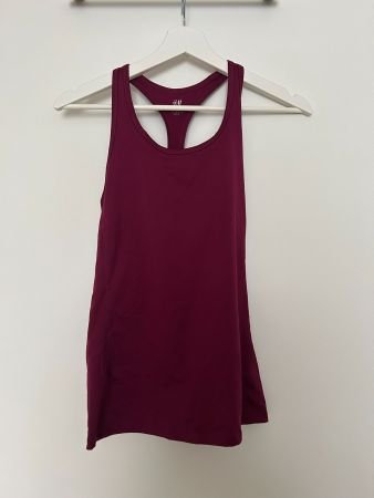 Bordeauxfarbenes Sport-Top