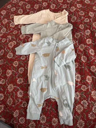 H&M Baby Pyjamas mit Dinos 3er Set
