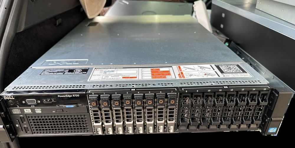 Dell PowerEdge R720 inkl. 8x HDDs