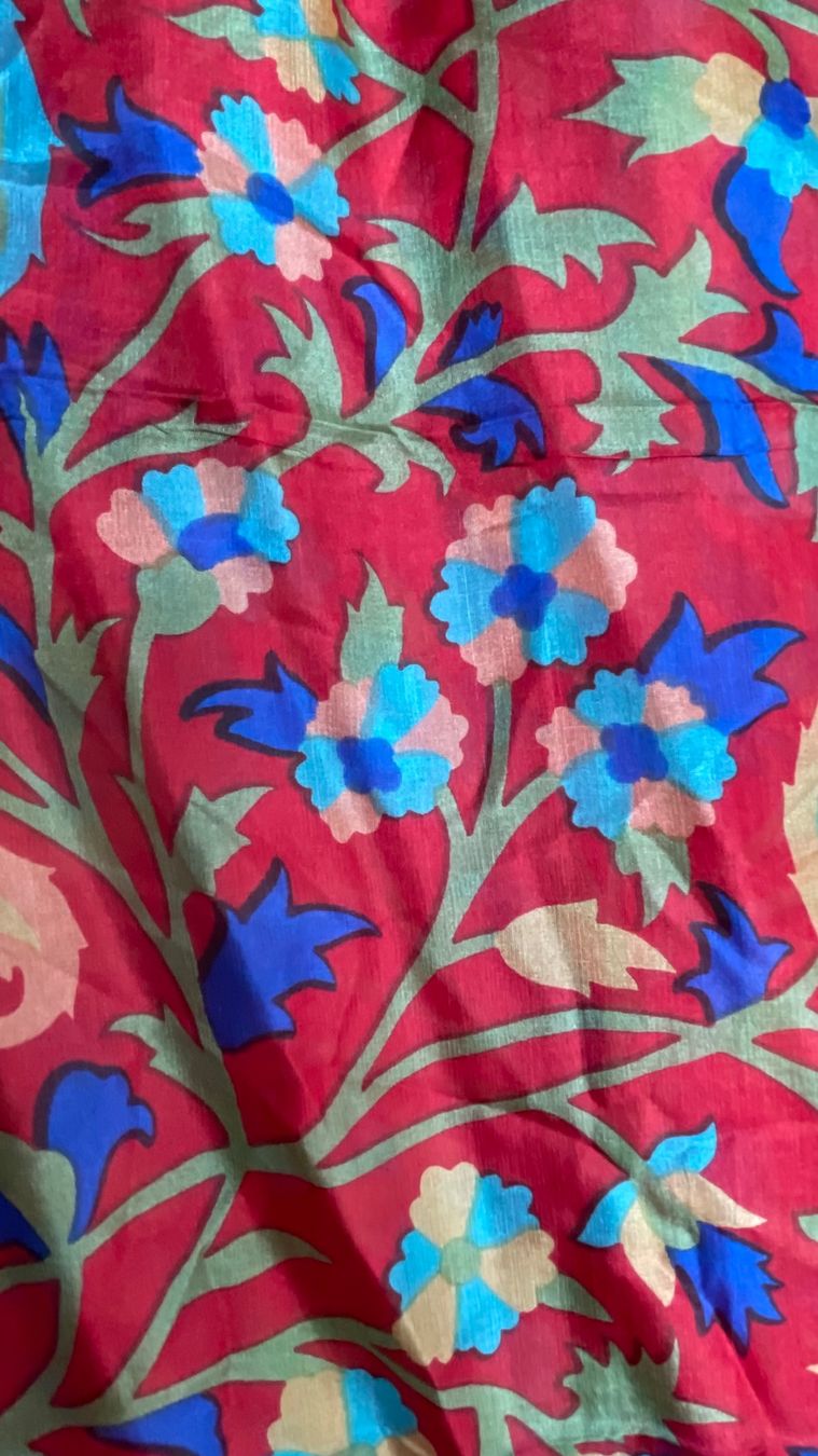 Foulard & Sciarpe: 100% Seidenschal rot mit Blumenmuster, neu – Nuovo e nell'imballaggio originale da Biel/Bienne venduto da gul_fxx2 1
