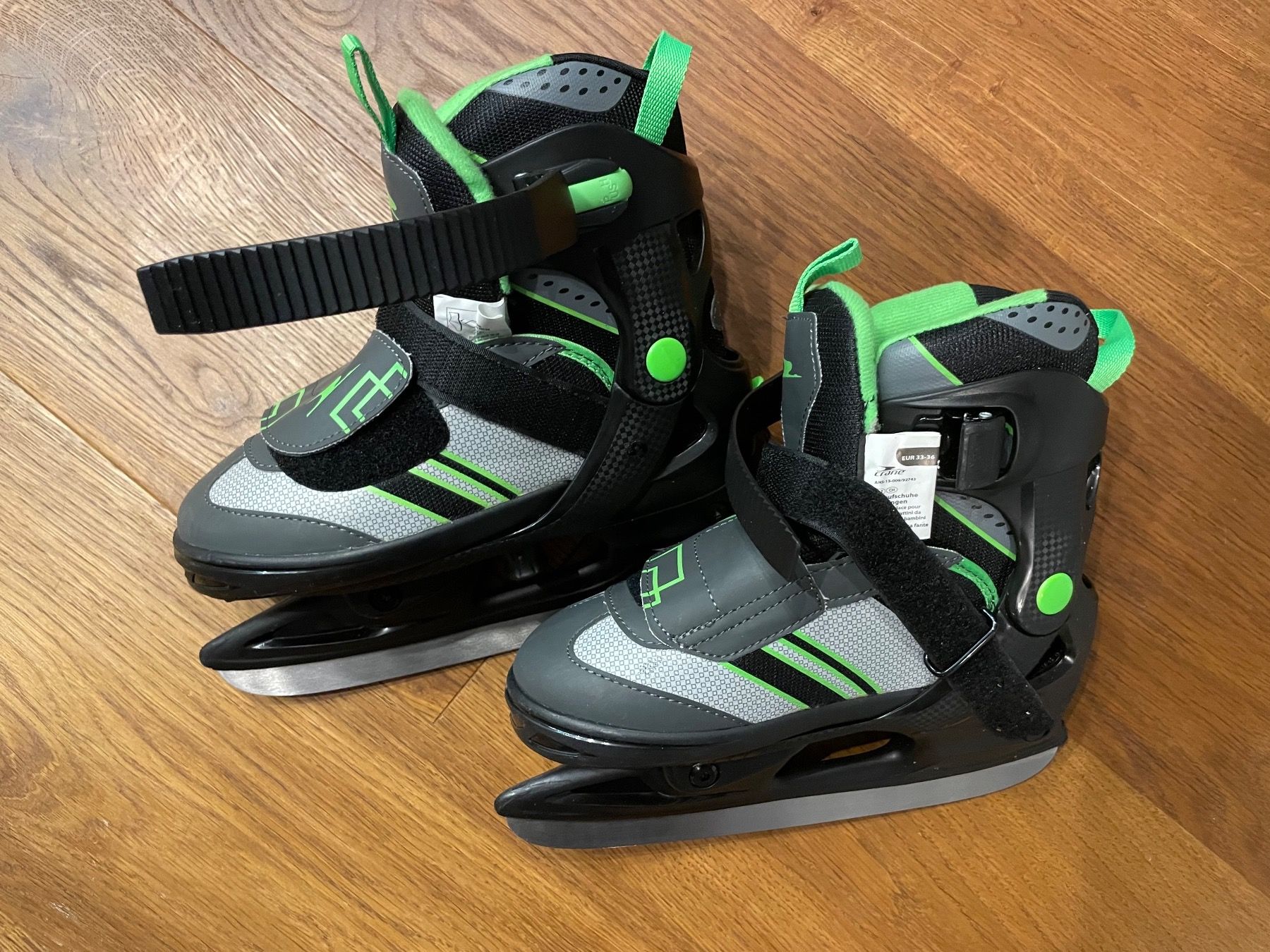 Pattini in linea & Pattini a rotelle: patins à glace – Usato da St-Légier-Chiésaz venduto da EvaVDRiviera 2