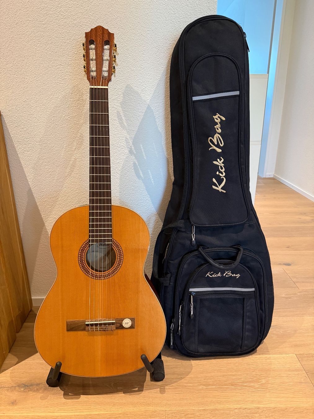Höfner Strumenti musicali: Höfner Konzertgitarre inkl. Tasche & Ständer – Usato da Oberwil-Lieli venduto da kev_vm5v
