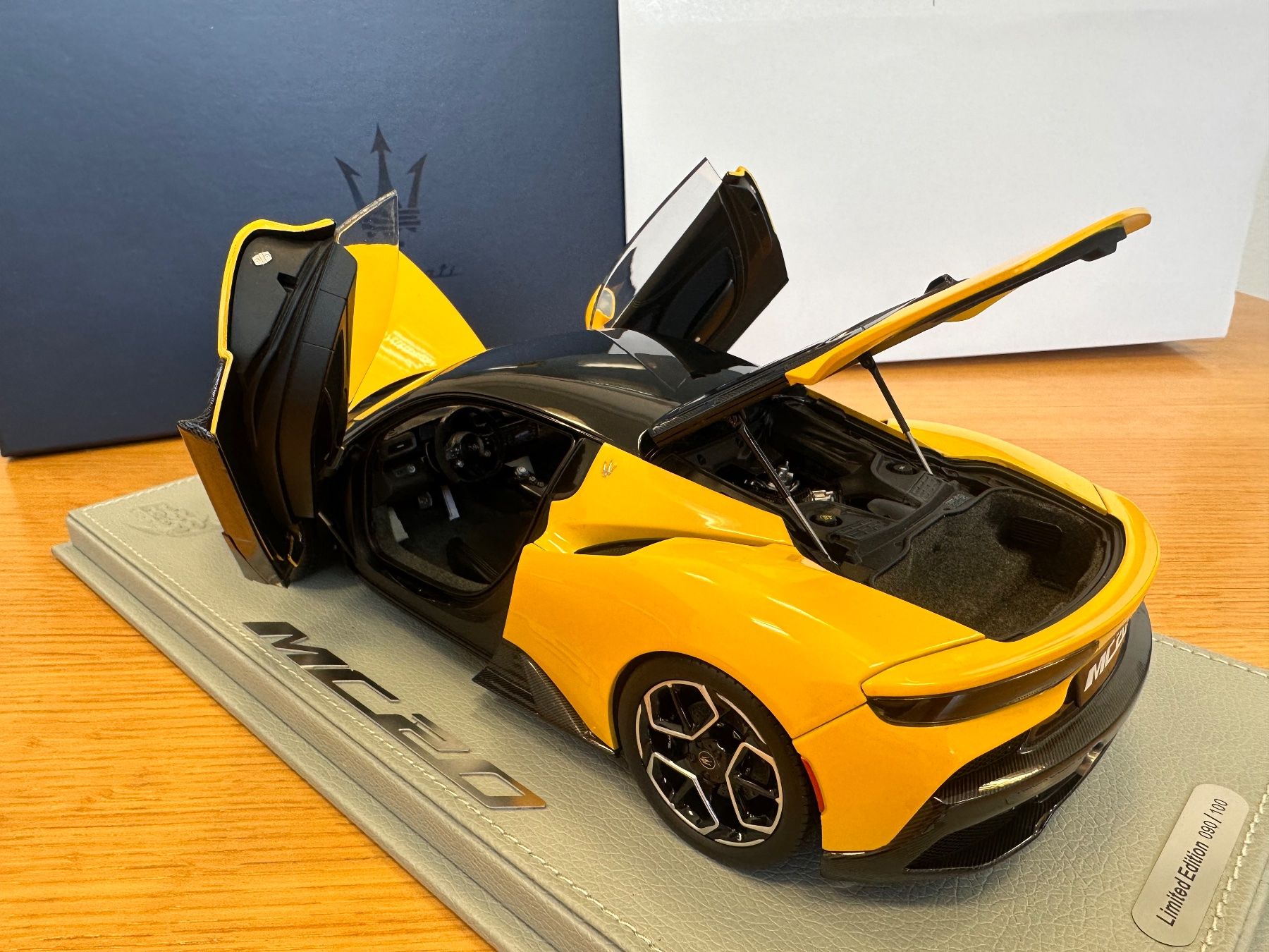 BBR Models Modellini d'auto: BBR Maserati MC20 giallo open 1/18 – Nuovo e nell'imballaggio originale da Stein AR venduto da Krabbe2 1