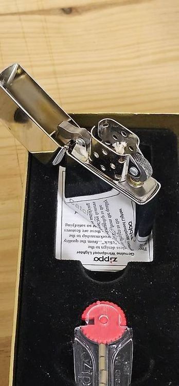 Zippo Accendini: Feuerzeug Zippo Benzin – Usato da Rüti GL venduto da 4oops 1