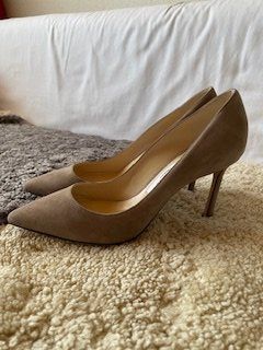 Jimmy Choo Scarpe da donna: Jimmy Choo Romy Suede Pumps Taupe 37 – Nuovo (secondo la descrizione) da Bernhardzell venduto da Sunka0 2