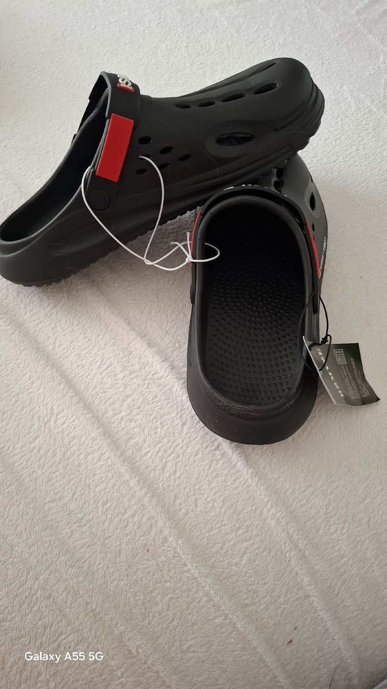 Chaussures hommes: Neue schwarze Clogs, Größe 44-45 – Neuf avec emballage d'origine à Sirnach par donatogalella81 2