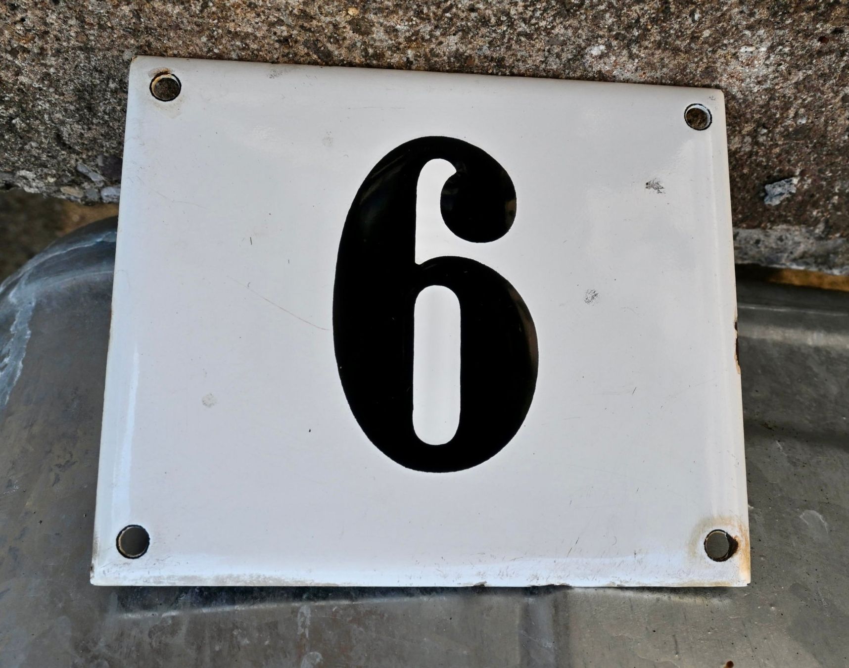 Insegne: altes Emailschild Hausnummer 6 ODER 9 emaille 11.7 x 9.8cm – Usato da Pfaffhausen venduto da mono_rec 3