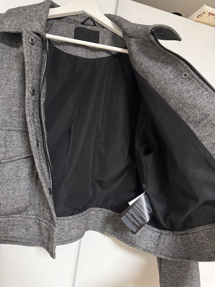 C&A Jacken: Stylish Cropped Gray blazer-Perfect for Spring! – Gebraucht aus Ueberstorf von man_p2fy 3