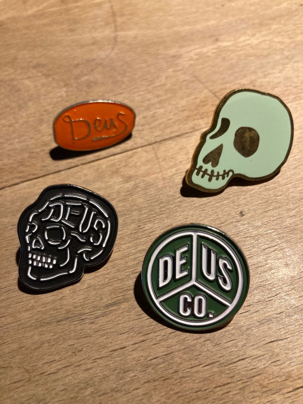 Placchette & Badge: Deus Ex Machina Skull Pin Set – Nuovo (secondo la descrizione) da Wallisellen venduto da HorstTennenbaum