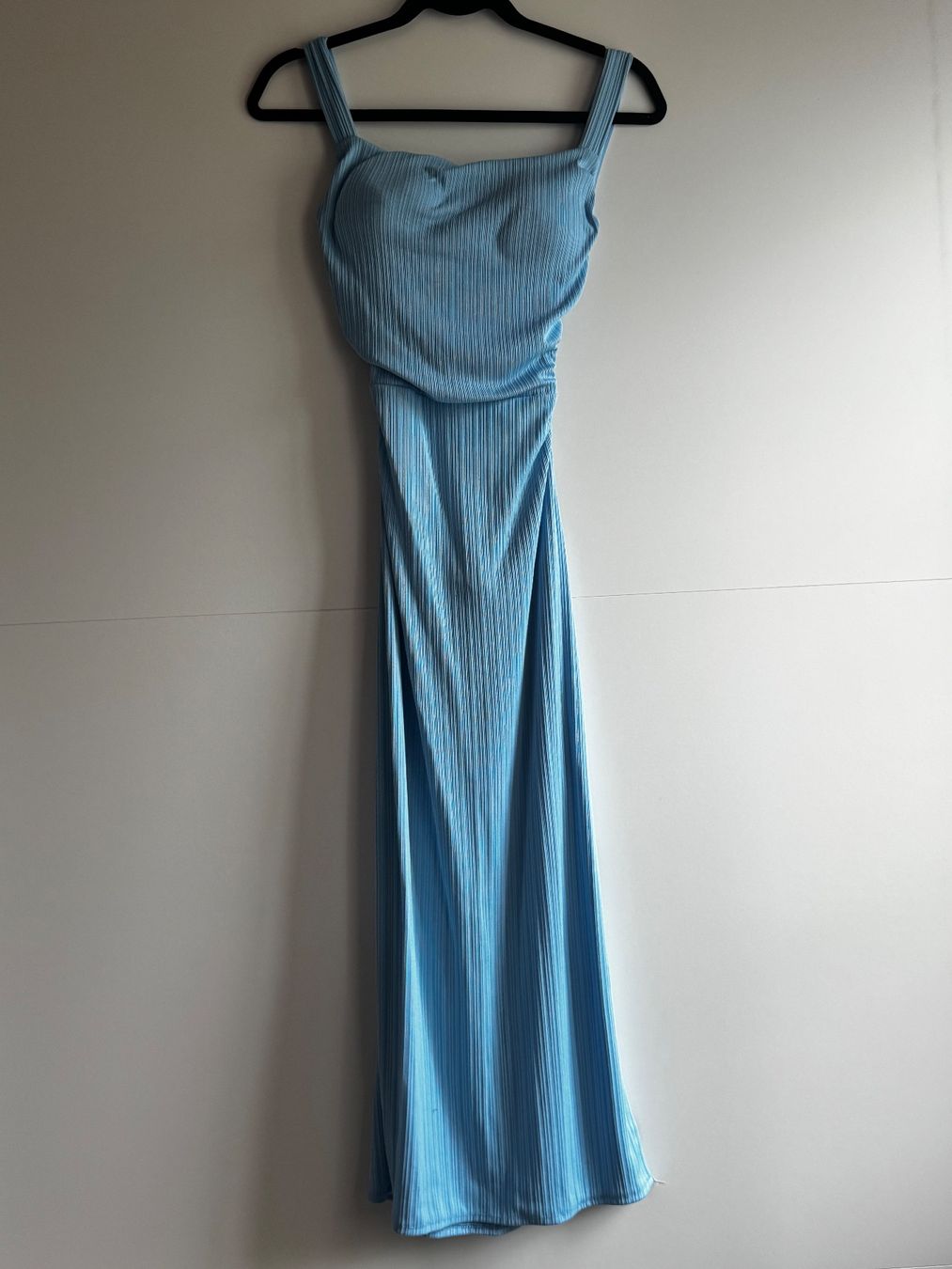 Robes: Robe de soirée bleu ciel avec coque intégrées – Neuf (Voir description) à Orges par Lapin