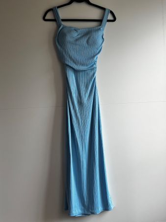 Robe de soirée bleu ciel avec coque intégrées