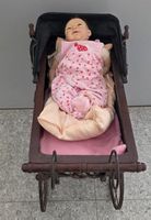 Bezaubernder Vintage-Puppenwagen mit Reborn Puppe