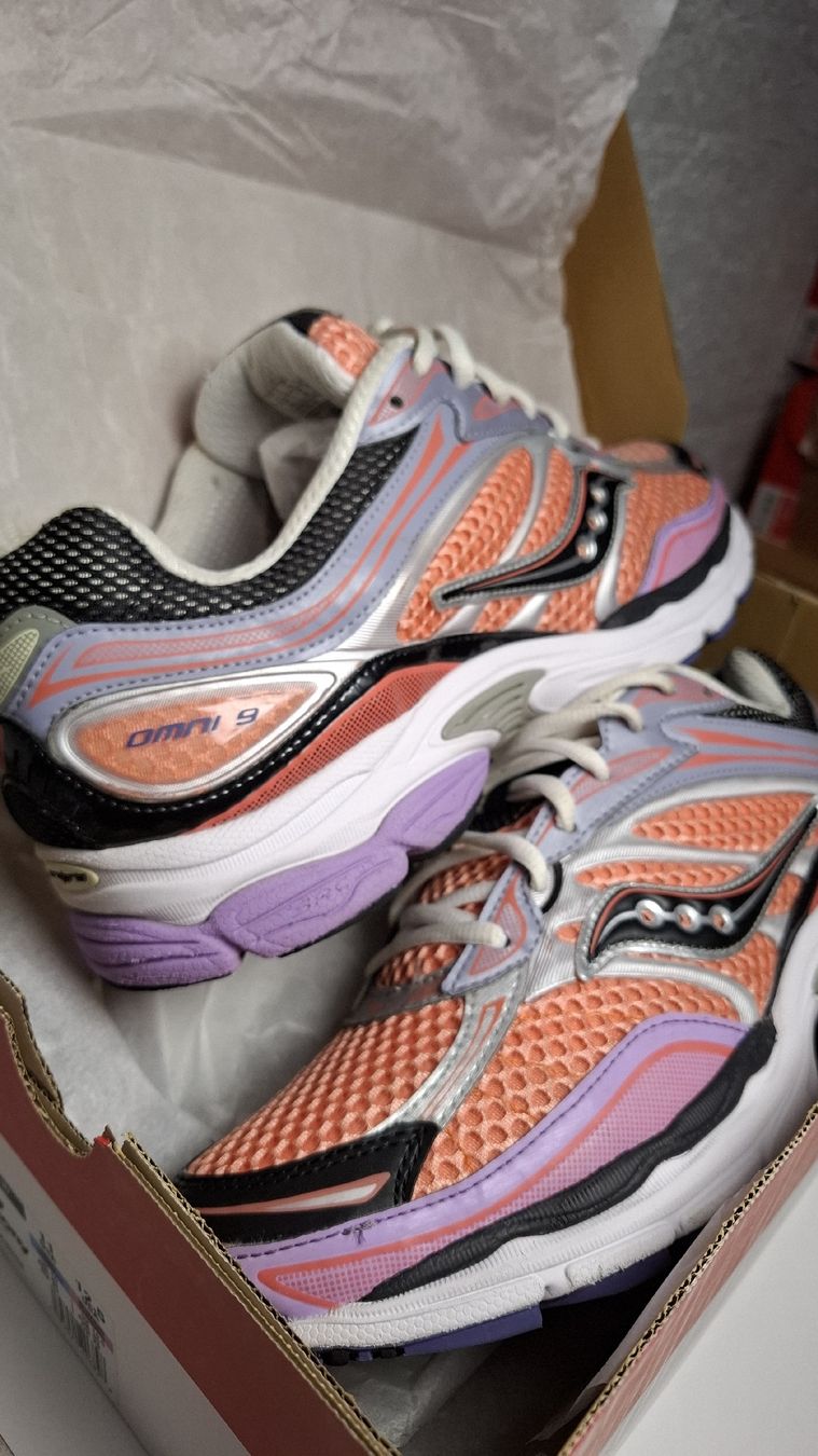 Saucony Scarpe da uomo:  Saucony Omni 9 rose violette  – Nuovo e nell'imballaggio originale da Le Landeron venduto da rue_k9kg 3