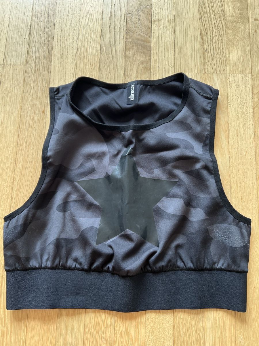 Top: Workout bralette  with star – Usato da Zollikon venduto da jud_cmm9 3