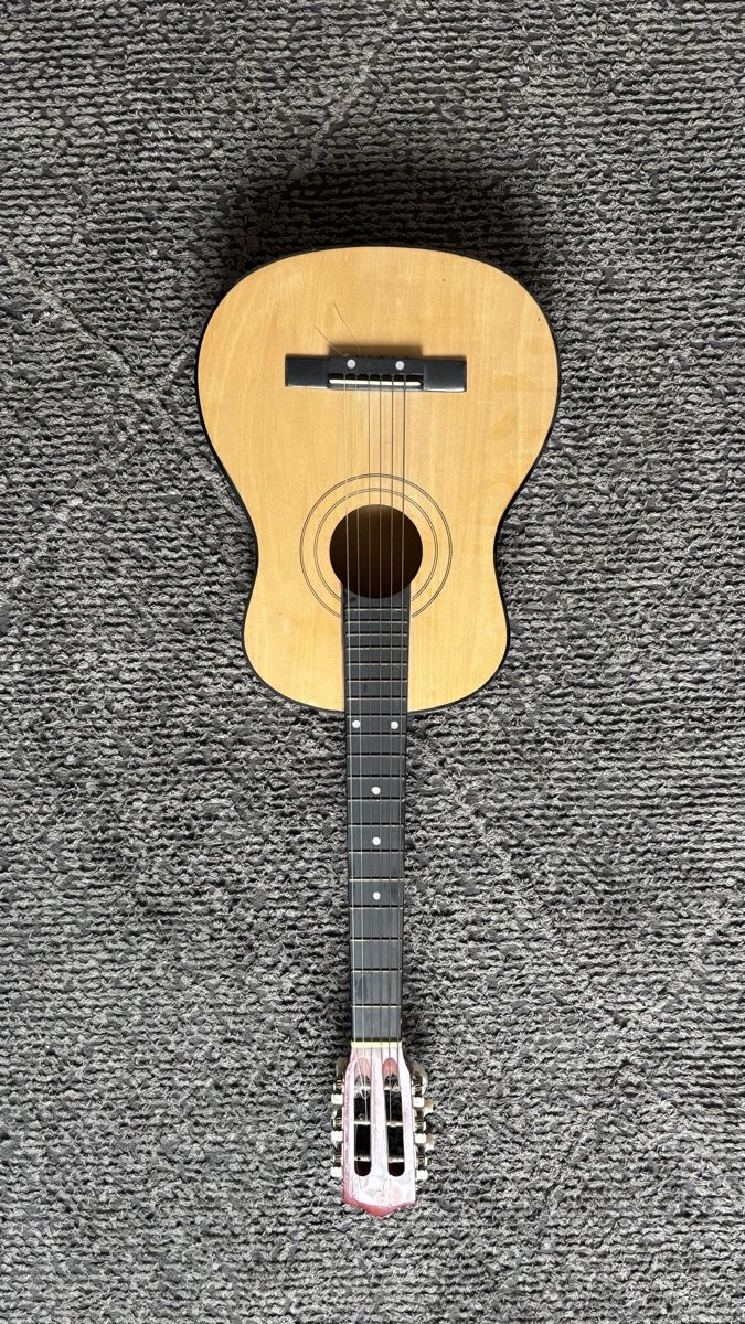Musikinstrumente: Guitare taille enfant  – Gebraucht aus Lausanne von volkenito