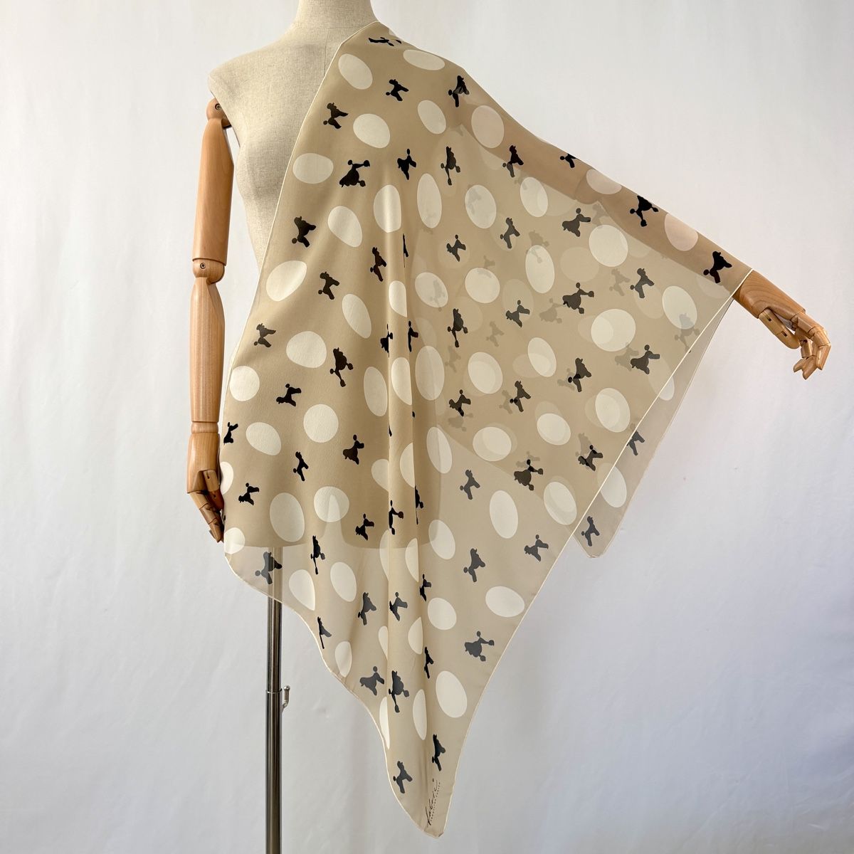 Fabric Frontline Foulards, Tücher & Schals: FABRIC FRONTLINE Silk Scarf – Neu (gemäss Beschreibung) aus Freienbach von Avviivva_Shop 2