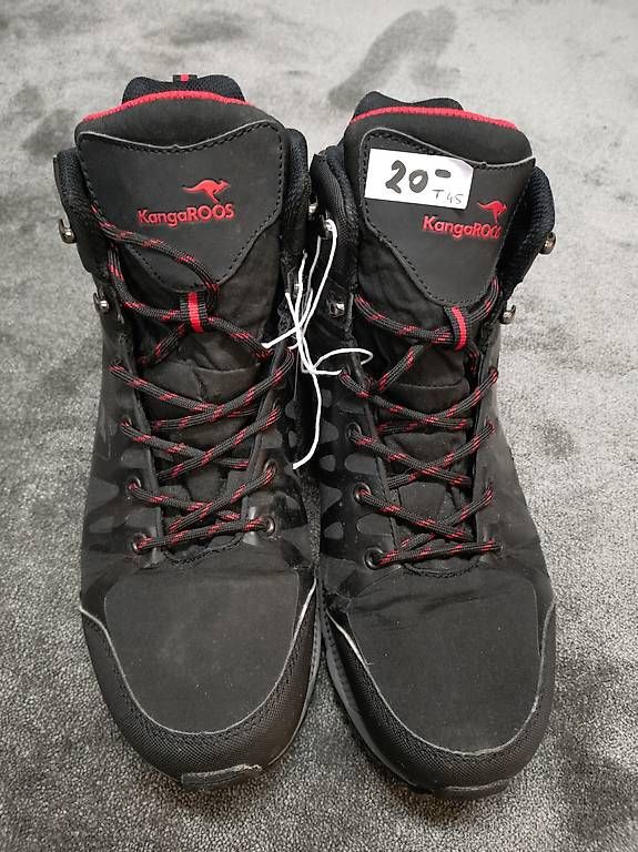 Scarpe da uomo: Chaussures de neige – Usato da Vessy venduto da erg_d9vx