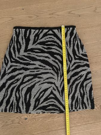 Mini Rock, Gr. 36, mit coolem Zebra-Muster – Hingucker!