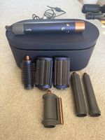 Dyson Airwrap Haarstyler mit Zubehör und Box Blau