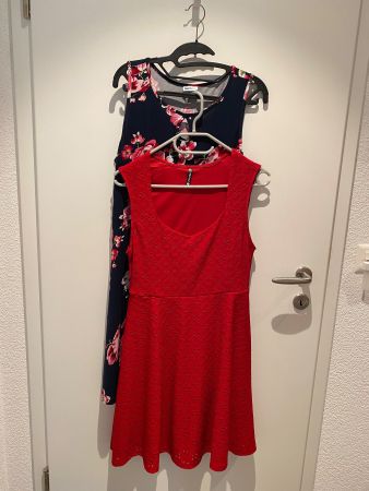 Kleider Damen M rot und blau mit Blumen NEU