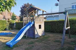 Spielturm inkl. Rutschbahn