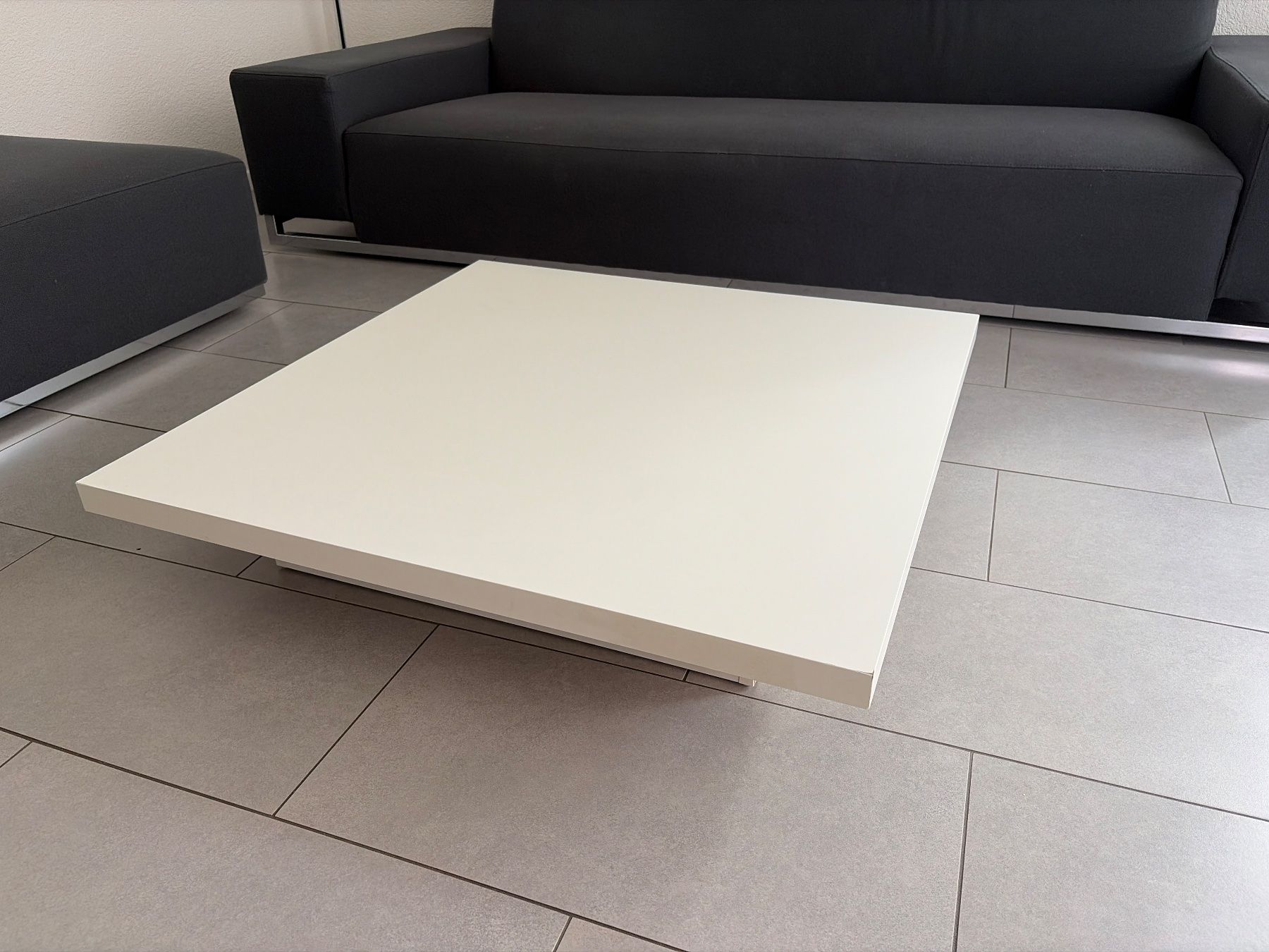 Interio Tavoli: INTERIO Couchtisch quadratisch – Usato da Ostermundigen venduto da BestPrice_3072 1