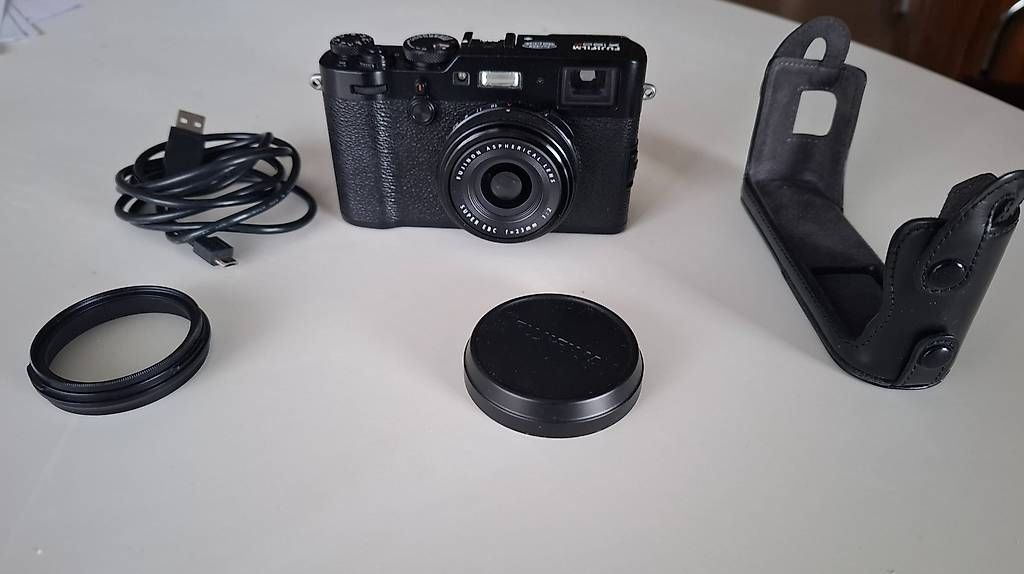 Fotocamera: Fujifilm X 100 F – Usato da Bellach venduto da Mister-Ben