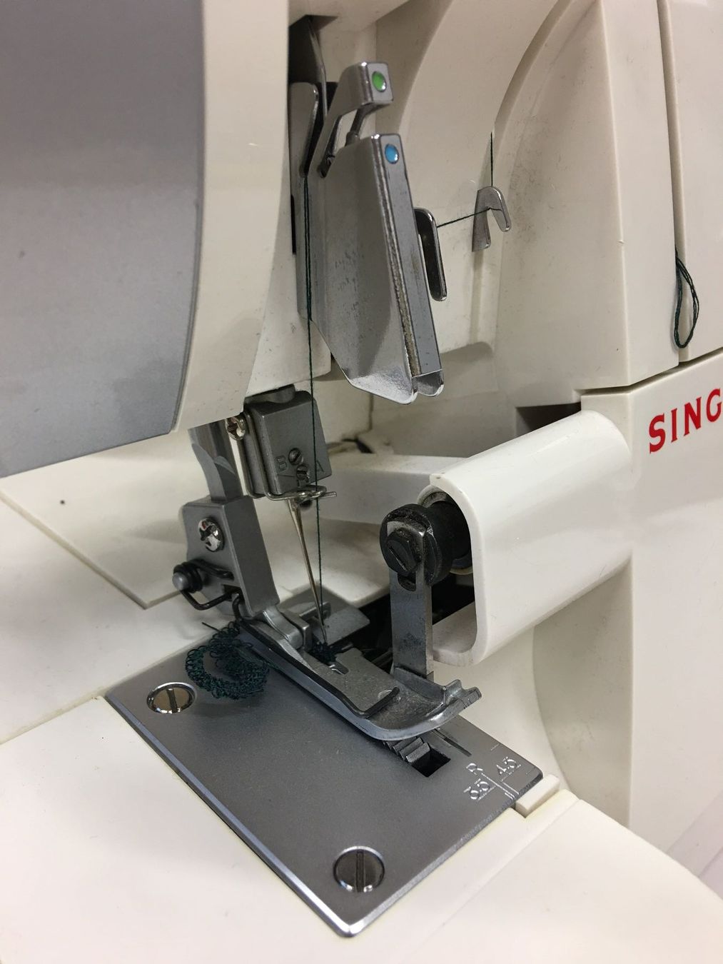 Singer Macchine da cucire: Singer 14SH754 Overlock mit Zubehör neu – Nuovo e nell'imballaggio originale da Olten venduto da ELHANDEL 5