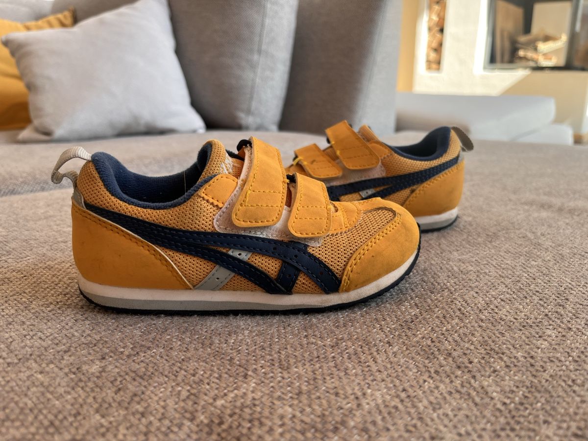 Asics Chaussures garçon: ASICS Kids Size 27 – D'occasion à Pontresina par ste_5mly 2