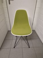 Eames Plastic Side Chair DSR (Vitra) – Grasgrün/Vollpolster
