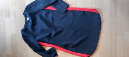 Elegantes Kleid, marineblau mit roten Details, Grösse 36