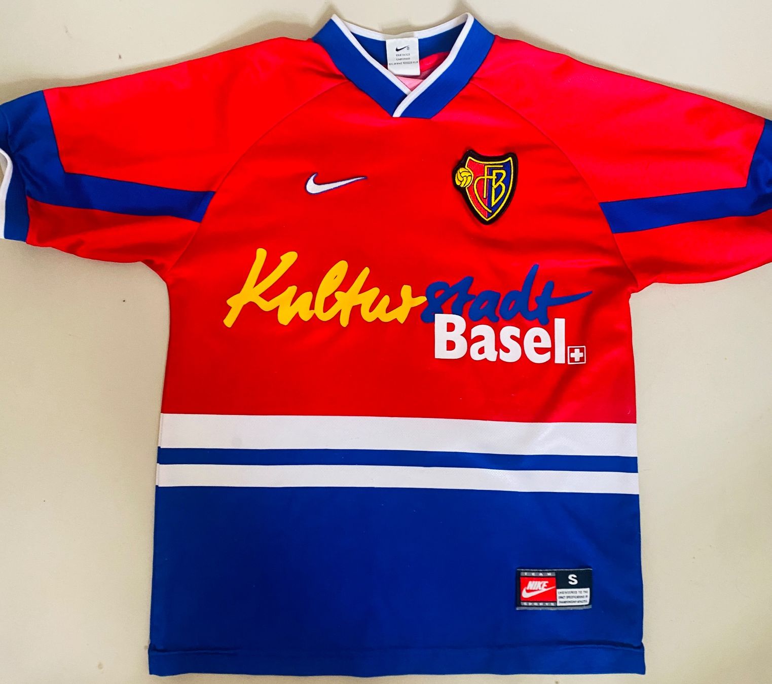 Nike Leibchen & Hosen: FC Basel Trikot 1997 Vintage Nike – Gebraucht aus Basel von Skindamon
