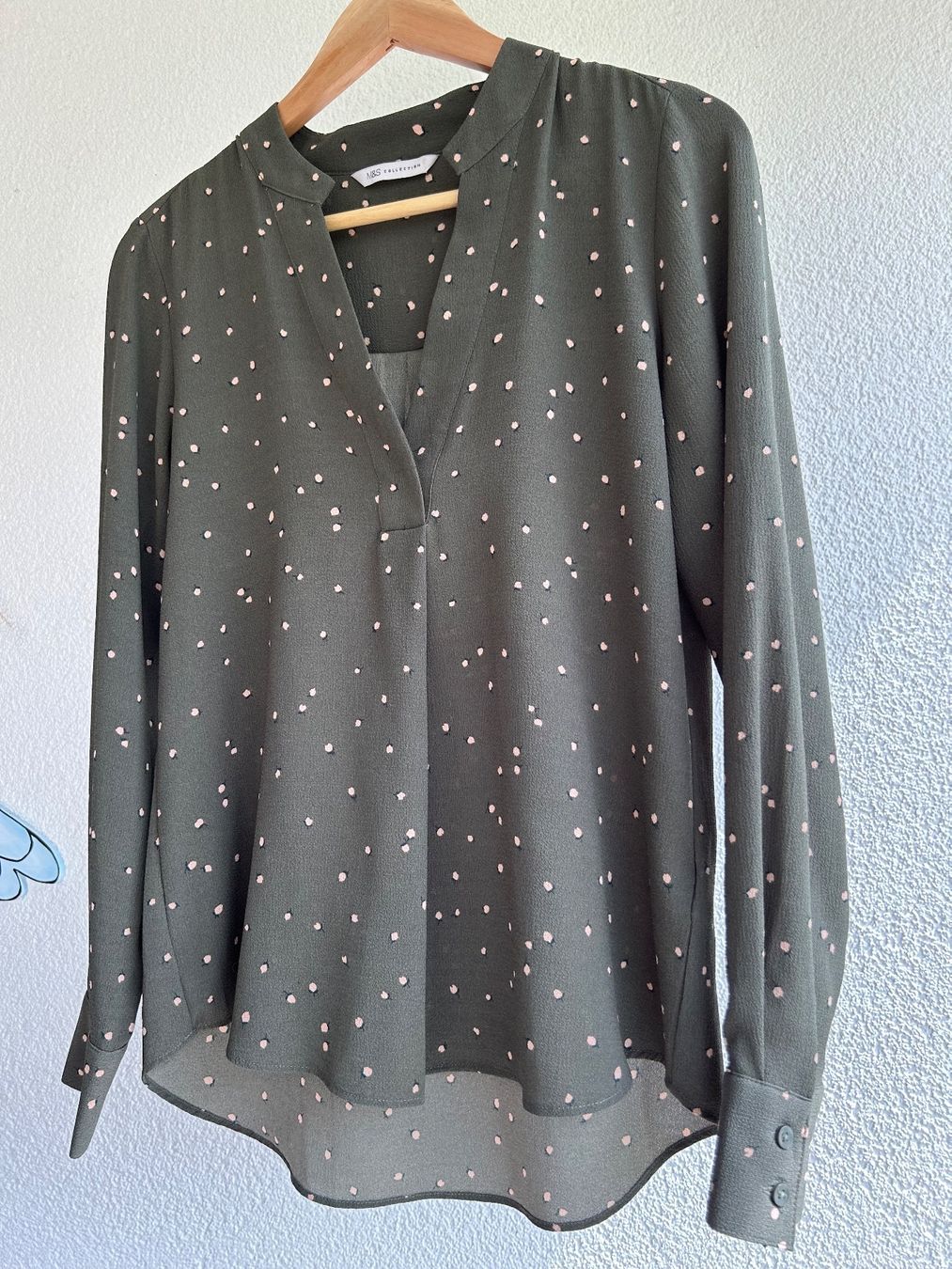 Top: New elegant green colour top – Nuovo (secondo la descrizione) da Zug venduto da luc_8rvs