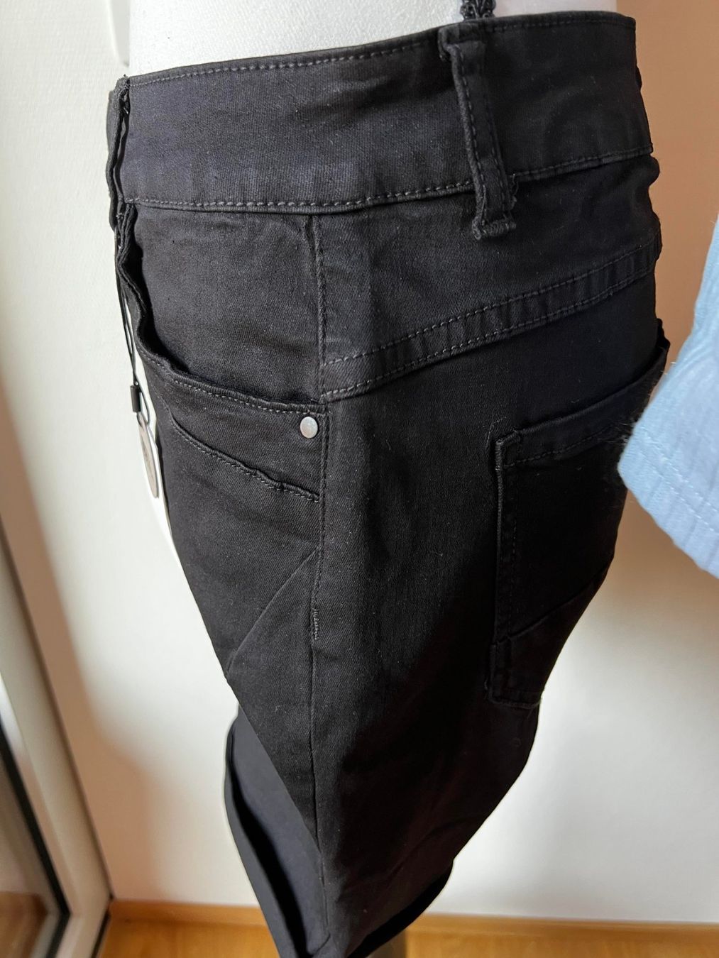 Pantaloni: Neue Schorts M – Nuovo e nell'imballaggio originale da Riehen venduto da edu_92w7 2