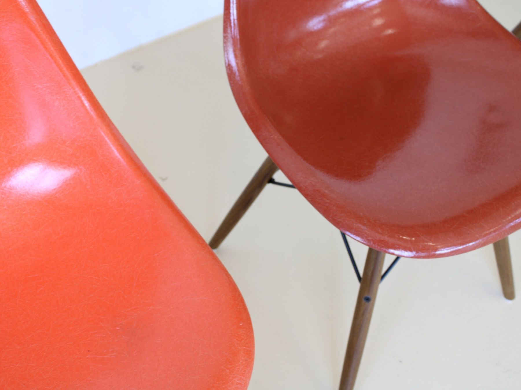 Herman Miller Sedie: Eames Fiberglas Stühle, Hermann Miller – Usato da Meinisberg venduto da atelier_TILIJA 7