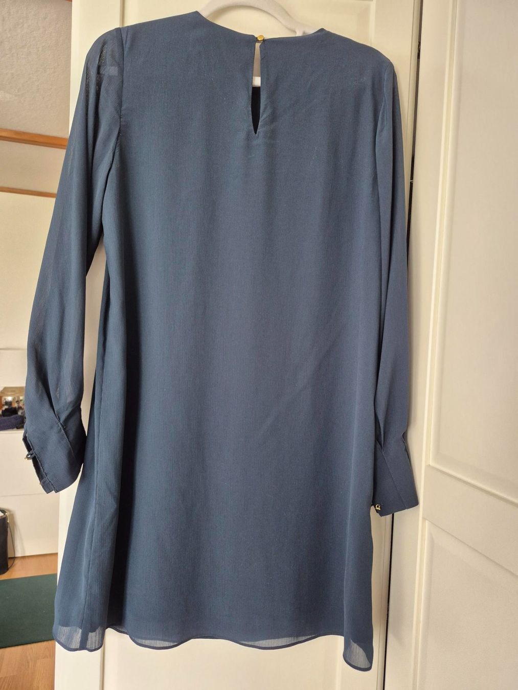 H&M Kleider: Knielanges Langarmkleid von H&M - Grösse 36 – Gebraucht aus Oberdorf NW von Raf. 1
