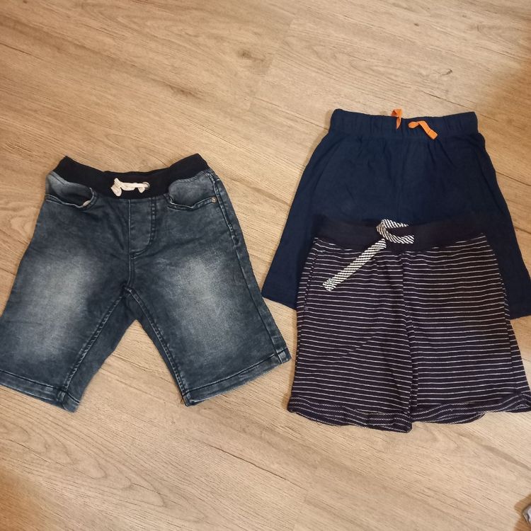 Pantalons: kurze Hosen Gr. 110 – D'occasion à Oey par Polippina