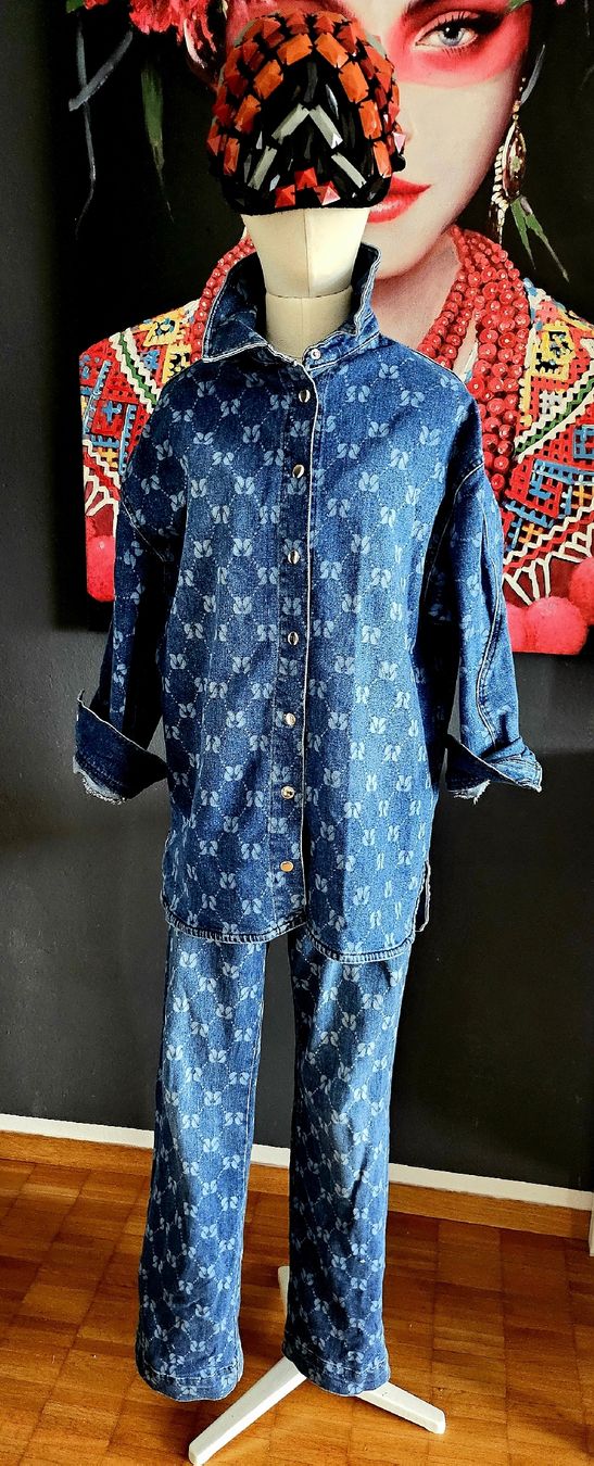 Lotti di vestiti: Simple Denim set Monogram Muster, Gr. M, Neuwertig! – Nuovo (secondo la descrizione) da Bülach venduto da ane_yn2b
