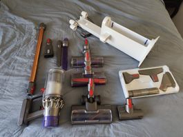 Staubsauger Dyson Cyclone V10 Absolute mit viel Zubehör