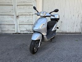 Piaggio Fly 50 erst 9800Km mit MFK Roller Scooter