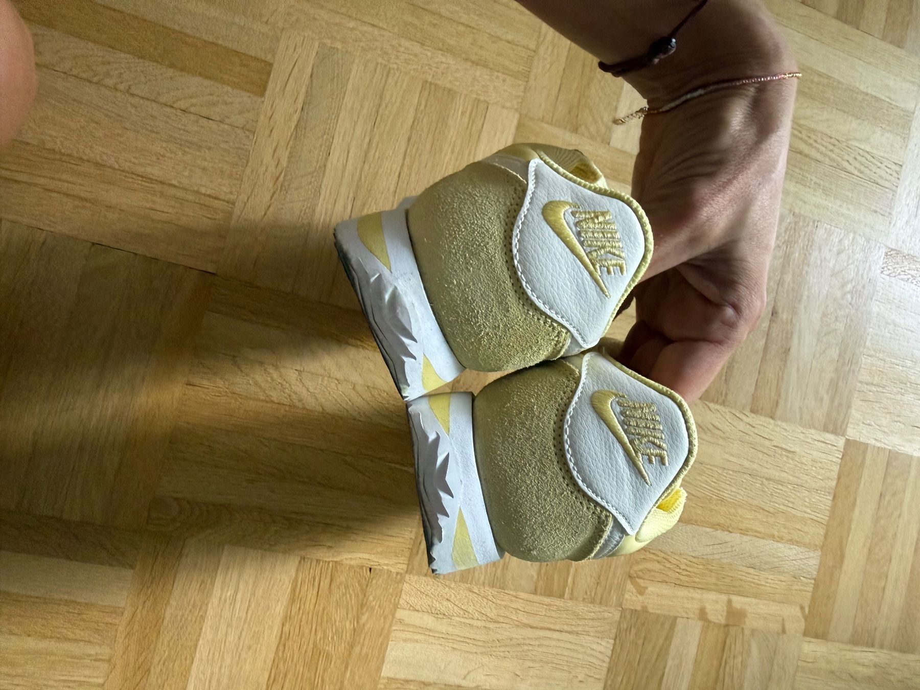 Nike Scarpe da donna: Nike Cortez butteryellow – Nuovo (secondo la descrizione) da Kreuzlingen venduto da MB- 2