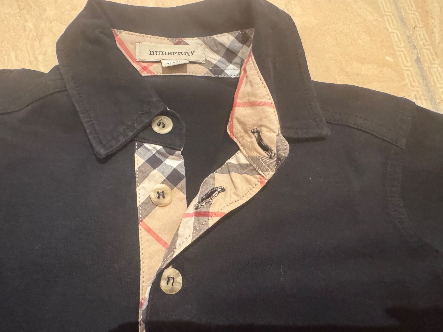 Burberry Camicie, T-shirt & Polo: Burberry wunderschönes Shirt, 3J 98 – Usato da Klingnau venduto da Markus14 3