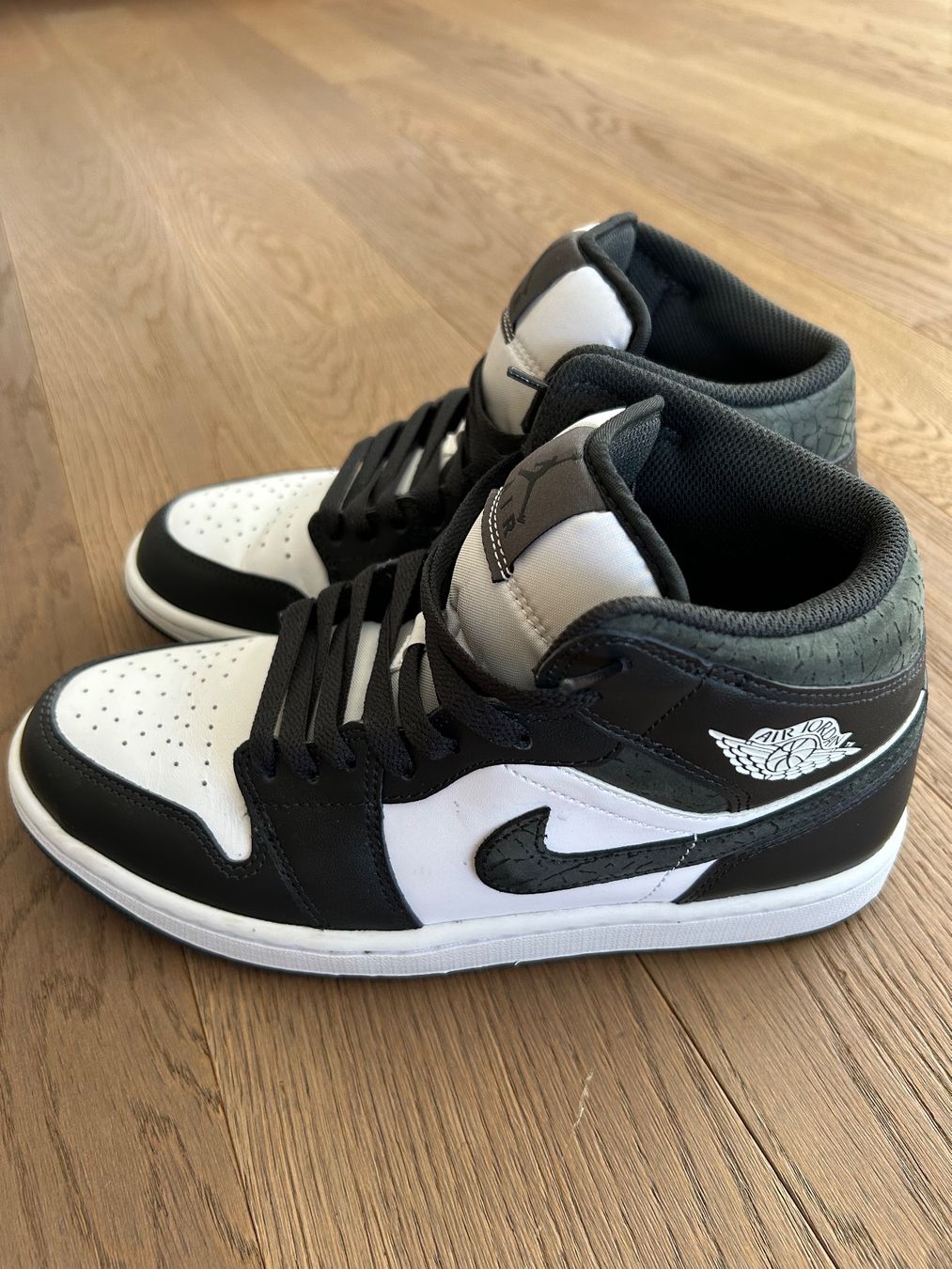 Nike Scarpe da uomo: Nike Air Jordan 1 MID SE – Nuovo e nell'imballaggio originale da Bonaduz venduto da Buhu82 1