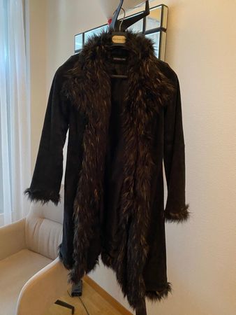 Wildleder Wintermantel mit Kunstpelz - Grösse: 36