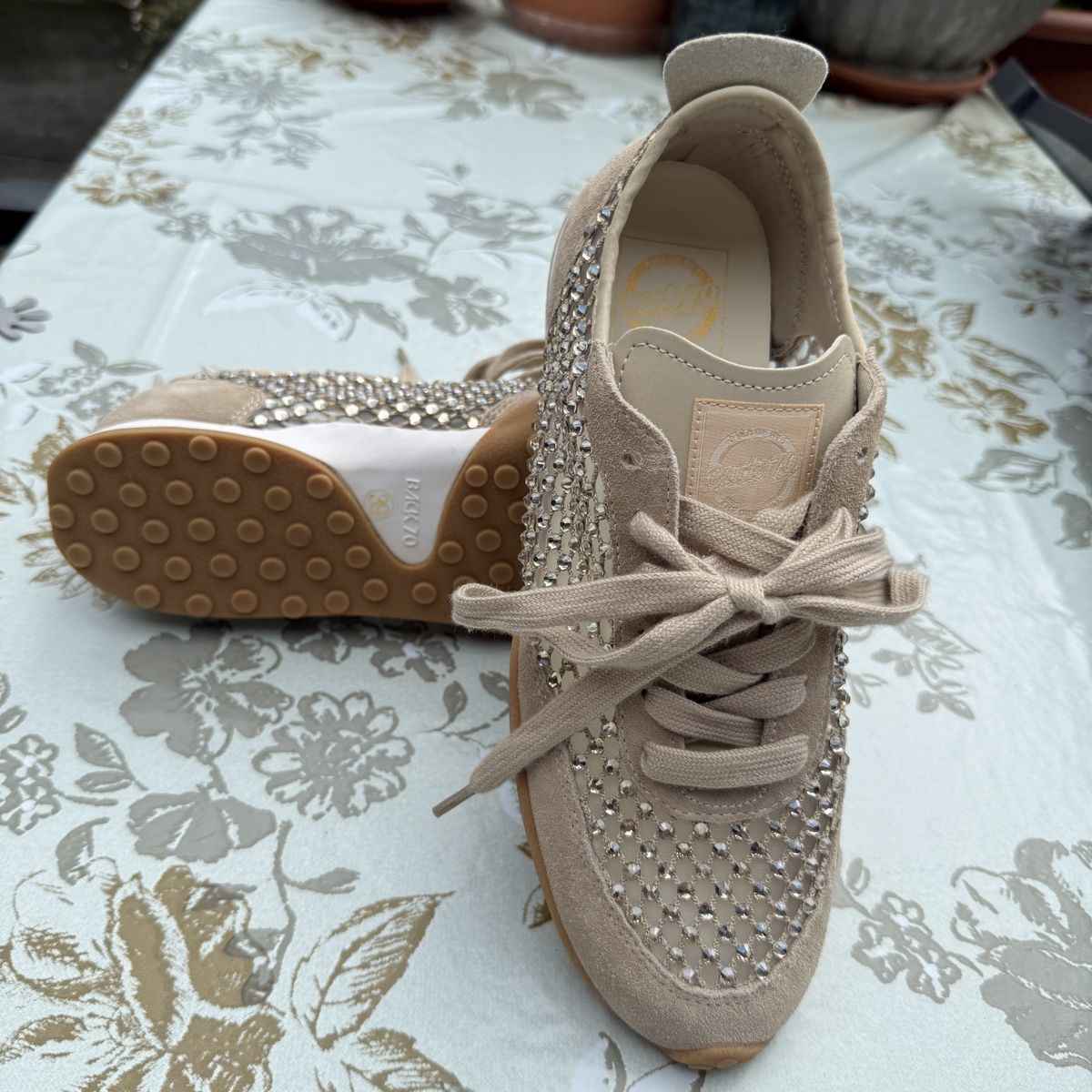 Damenschuhe: Back 70 Sneaker Grösse 39 beige mit Steinen – Neu und originalverpackt aus Chur von Reginn