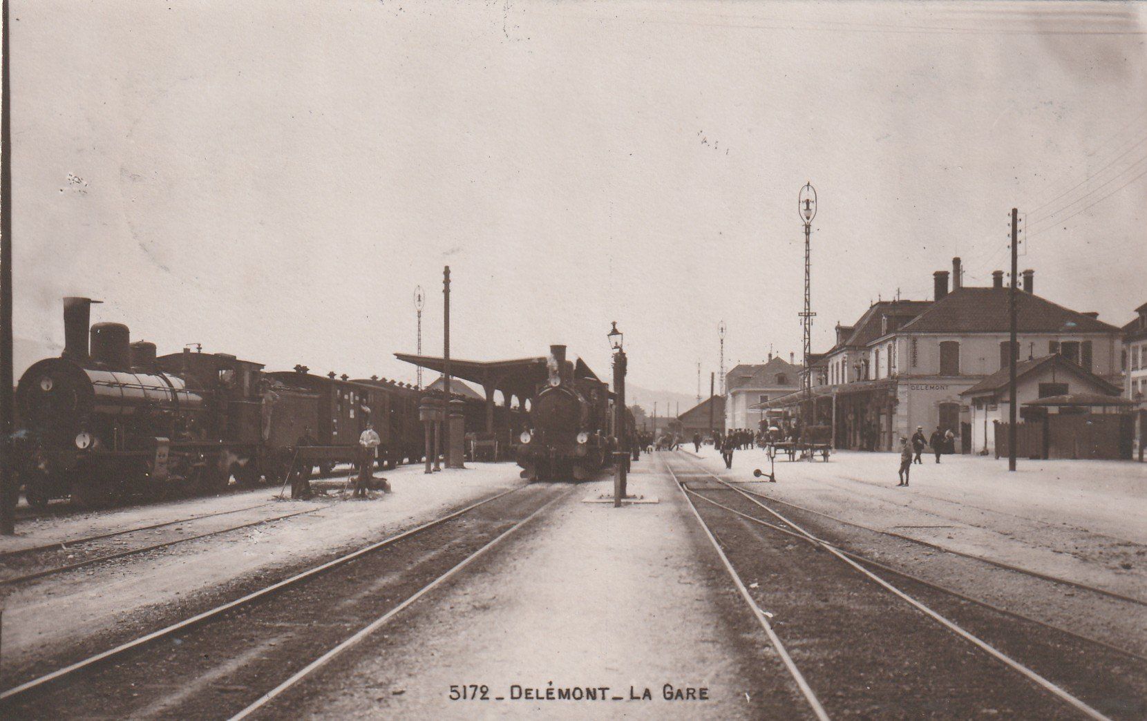 Cartoline postali: Delemont Bahnhof mit Zügen – Usato da Rorschacherberg venduto da fratovi2